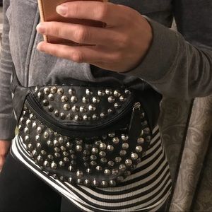 Rocker studded fanny pack 🖤